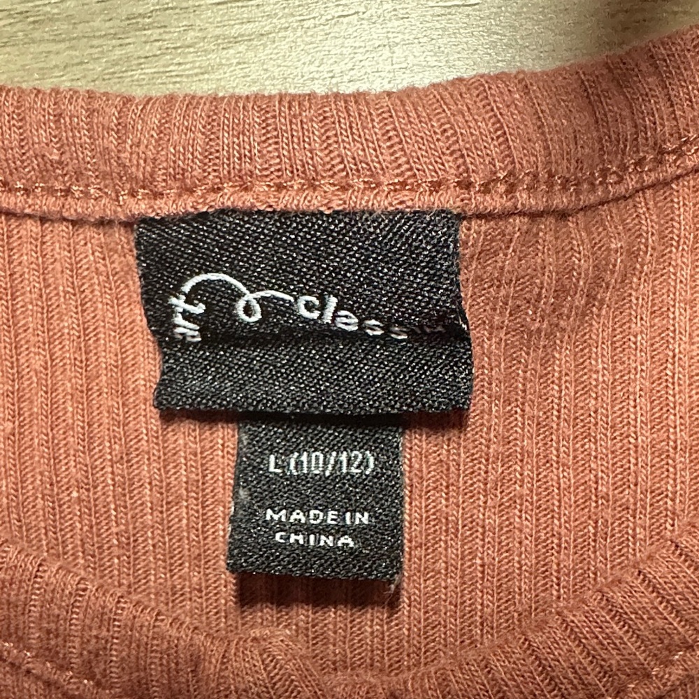art class Ribbed Button Tee - Rust - Picture 2 of 2